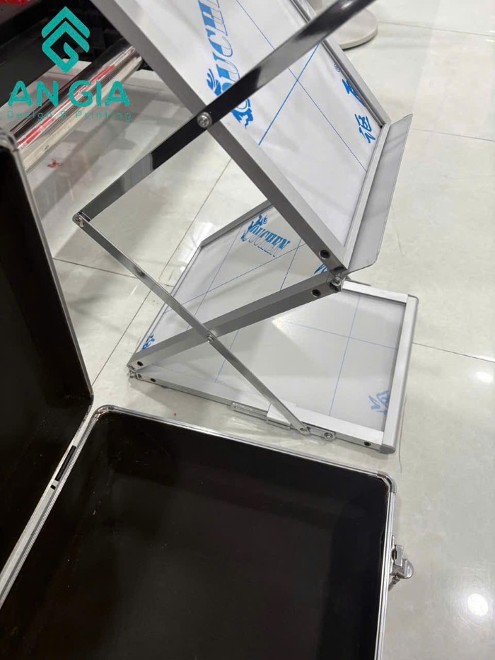 Kệ Ziczac – Kệ Brochure